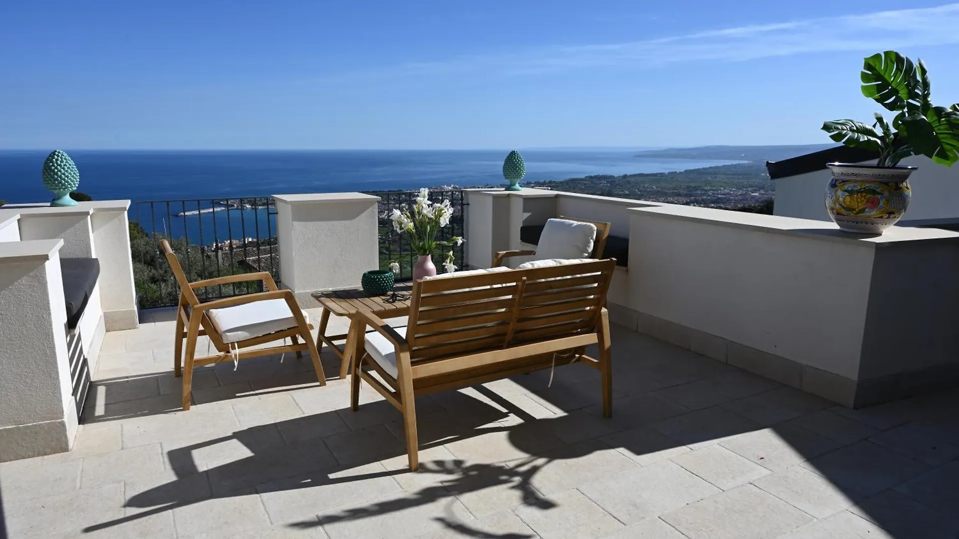 Paradisea Rocco\'S Villa contacts
